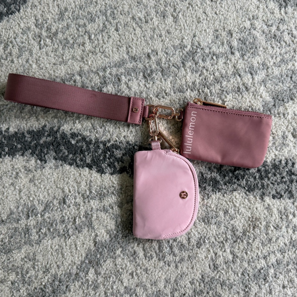 lululemon wristlet/keychain Duo Pouch